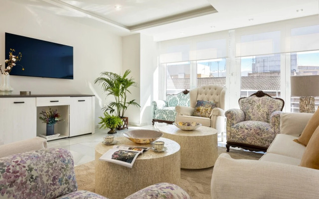 Beutiful & Spacious 3Bd Apartm in Prime Location. Recogidas
