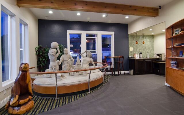 Pacific Reef Hotel & Light Show