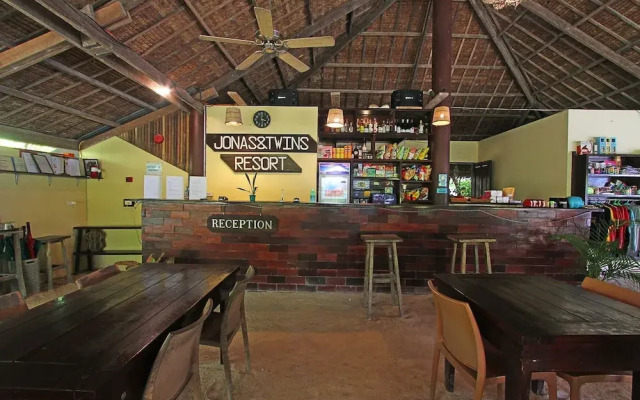 Jonas & Twins Resort