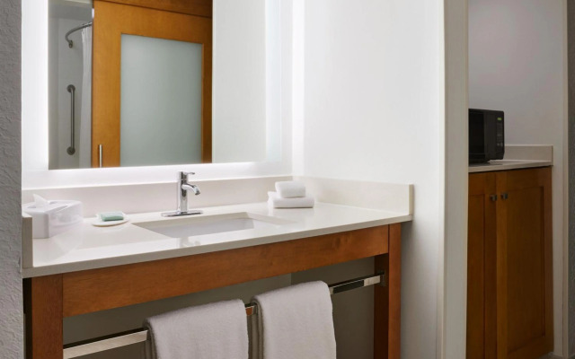 White Pines Inn & Suites