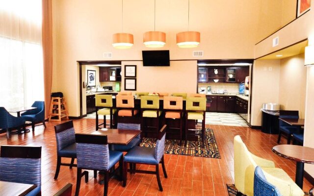 Hampton Inn & Suites Louisville East