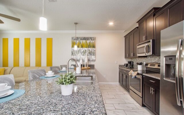 Storey Lake 4 Bedroom Townhome w Splashpool - 1629ST