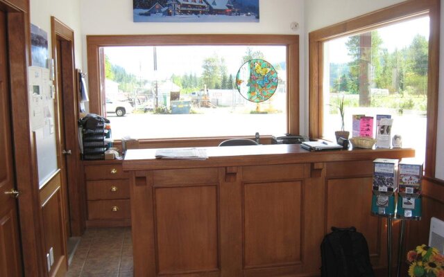 Peaks Lodge