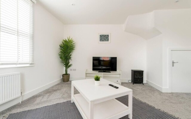 Modern Apartment, Castle View Rochester, England