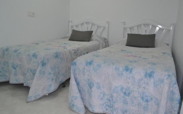 Stunning 2 Bedroom Apartment Fully Refurbished With Air-conditioning