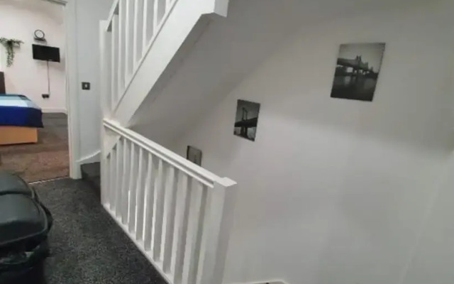 3 Bedrooms Apartments Near Town Center
