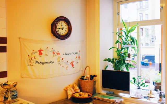 Beautiful, Artistic, Heirloom Apartment