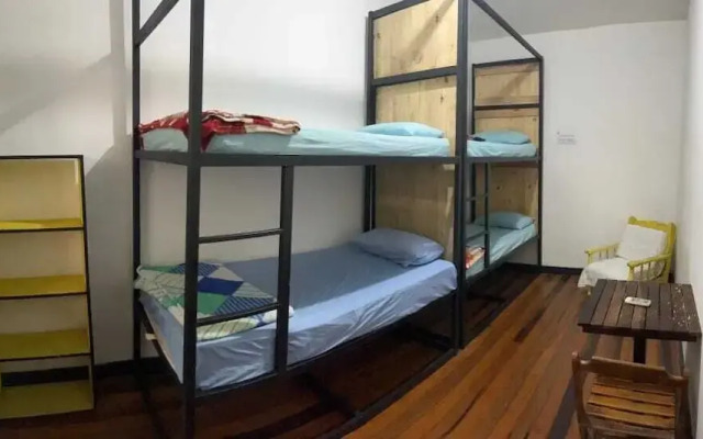 Colinna Hostel