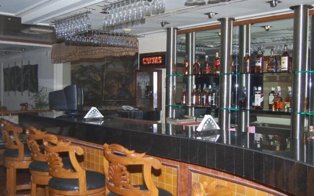 Hotel Meraden Grand
