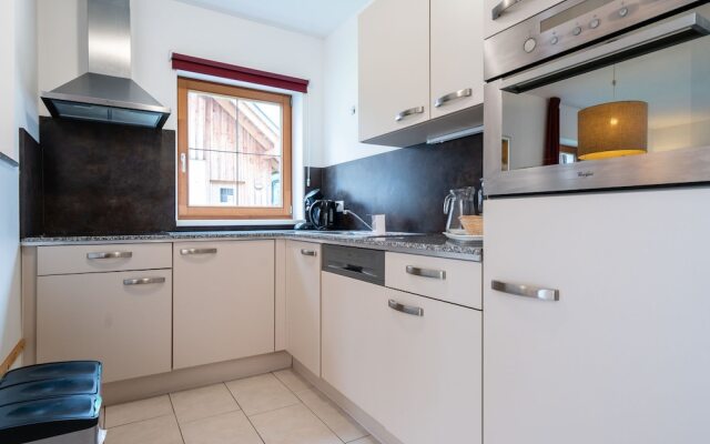 Beautiful Chalet in Obertraun With Garden