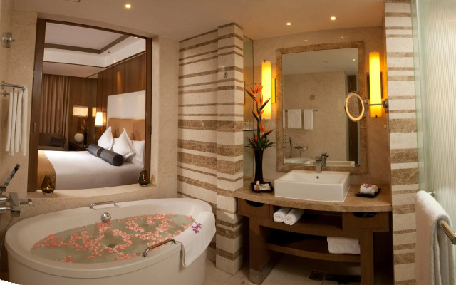 Crowne Plaza Hotel New Delhi Okhla by IHG