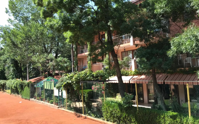 Oleander House And Tennis Club