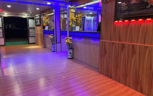 Oasis Floating Hotel Yangon