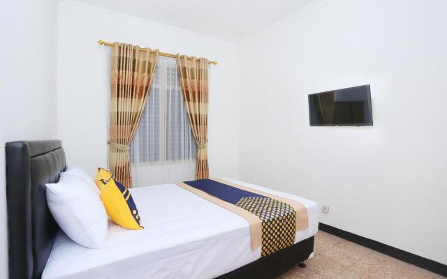 OYO 2268 Tim-tim Homestay SyariahNearUniversitas Gadjah Mada