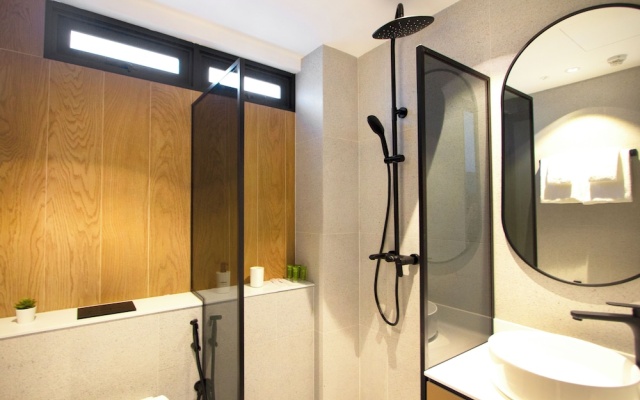 Coliwoo Hotel Balestier – Bathroom – Singapore