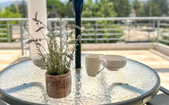 Filiatra Cozy Central Gem With Balcony