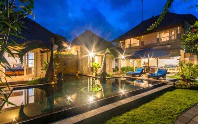 Villa Bugis Kayu Aya Seminyak