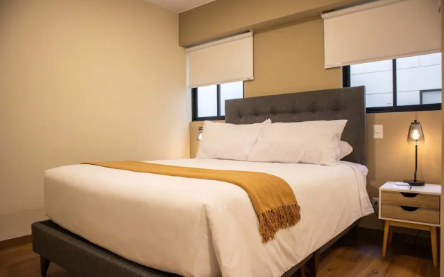 w Striking 1BR w Perfect Balcony Near Kennedy Park