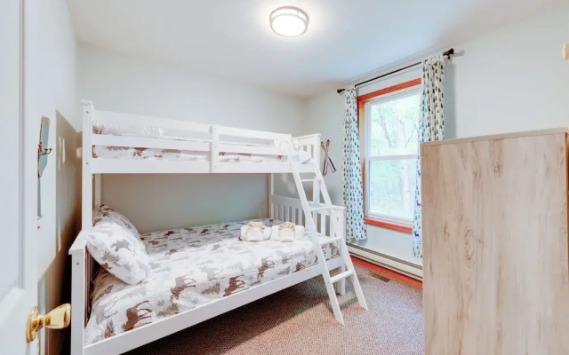 Game Room + Lake Access: Albrightsville Escape