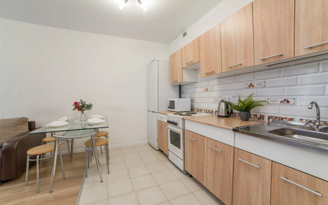 AHause на проспекте Космонавтов 11а