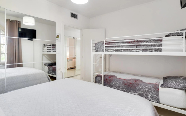 Sanremo Flat with Private Parking - Swimming Pool and NETFLIX