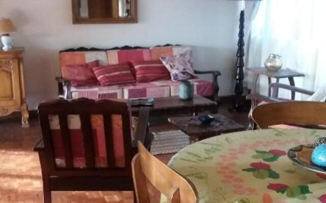 Comfy home-tropical garden & 5 min walk to beach