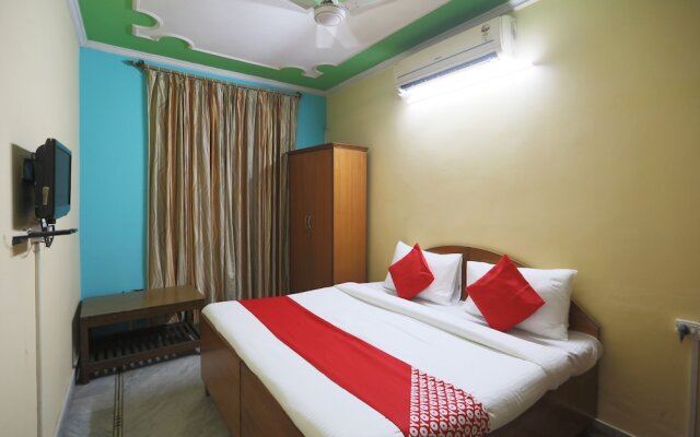 OYO 49985 Singh Hotel