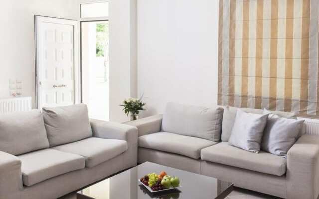 Melitini in Souda With 7 Bedrooms and 6 Bathrooms