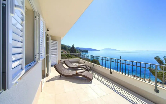 Modern Villa in Cres With Pool