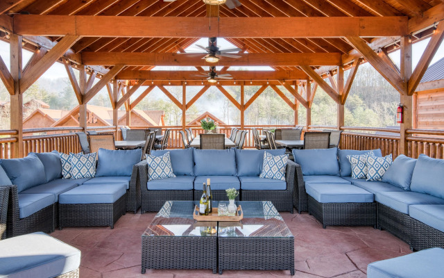 Boon by Avantstay 40-guest Luxe Smokies Retreat