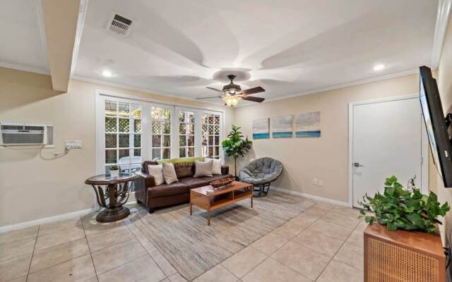 Costa Mesa Bungalows by ELVR