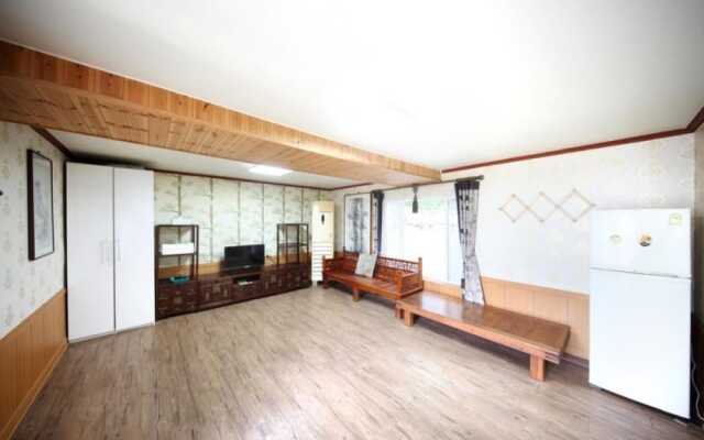 Geojedo Hakdong Mongdol Pension