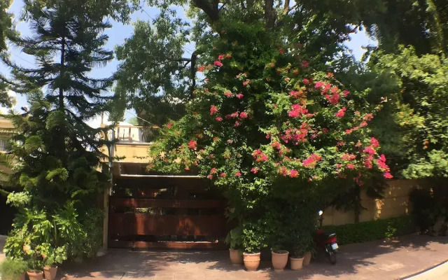 E Lodge Guest House