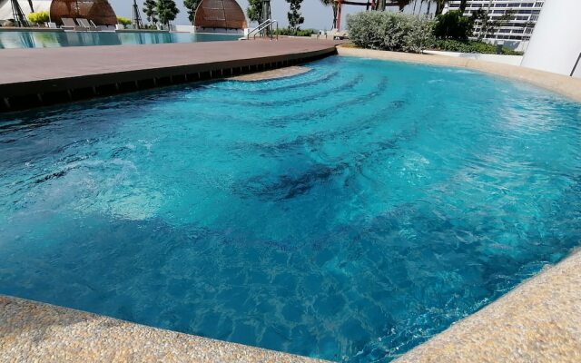 Almas Suites Puteri Harbour Hello Kitty