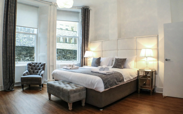 Edinburgh Castle Apartments and Suites