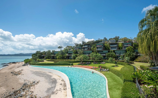 Yacht Club Villas