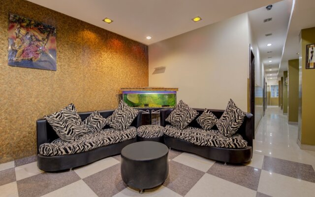 Oyo 19561 Hotel Blue Crystal