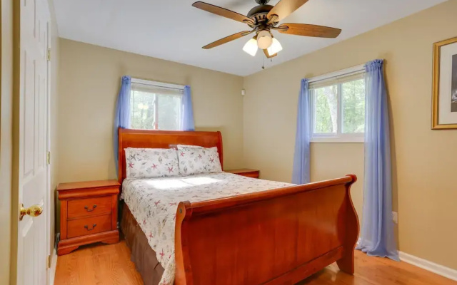 Pools, Hot Tub & More: Bushkill Mountain Getaway!