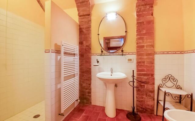 Farmhouse With Swimming Pool in Poggibonsi