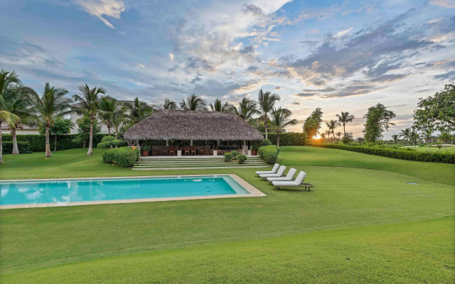 Magnificent 5BR Modern Tropical Villa With Pool