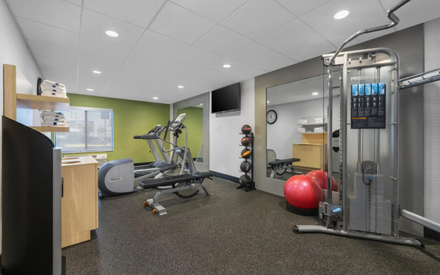 Spark by Hilton Bakersfield Central
