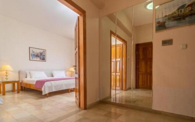 Elman Hotel