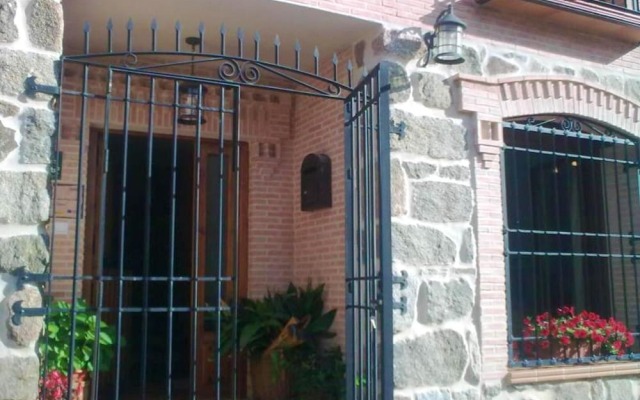 House With 8 Bedrooms in Cenicientos, With Wonderful Mountain View and