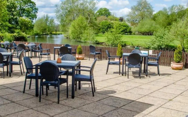 Legacy Rose and Crown Hotel