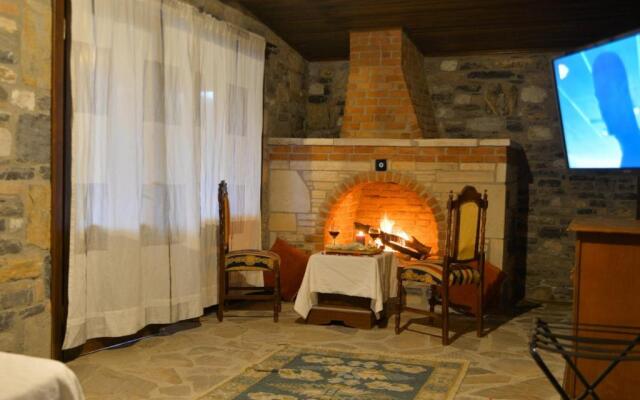 Pir Efes Konakları