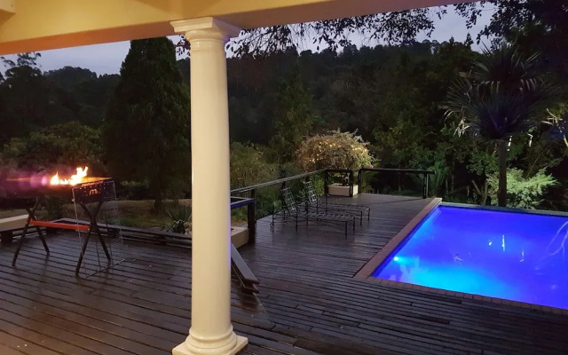 Blue Mountain Luxury Lodge