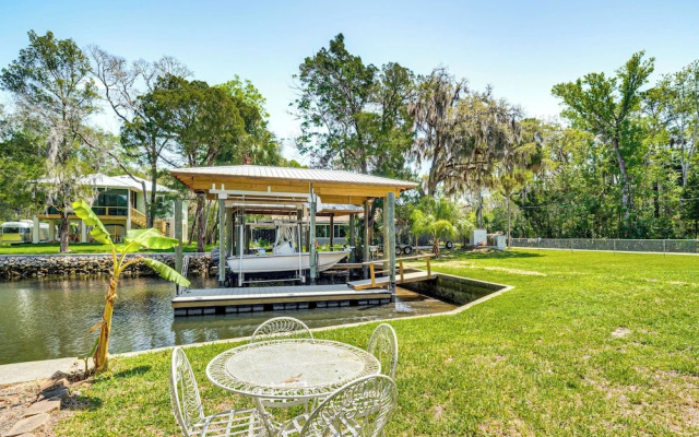 Canal-front Retreat in Crystal River!