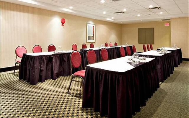 Holiday Inn Express & Suites Surrey by IHG