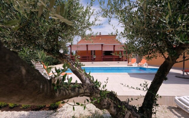 Holiday Home "marlena" Relaxing House With Pool