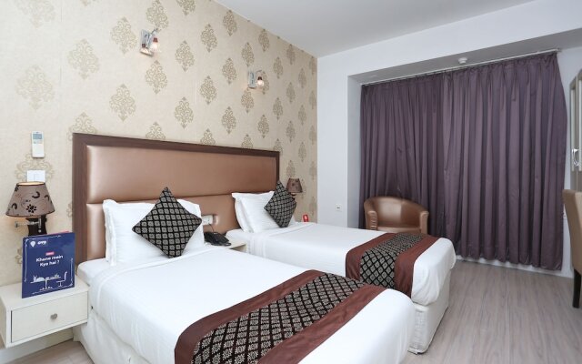 OYO 10965 Emblem Hotel